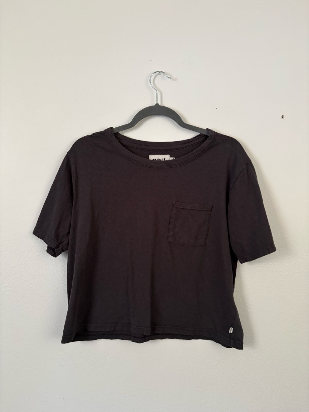 PACT cropped grey t shirt